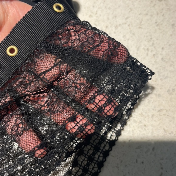 Lace bra and panty set strap eyelet detail - Picture 2 of 5